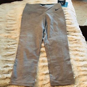 Nike legendary tight fit capri leggings